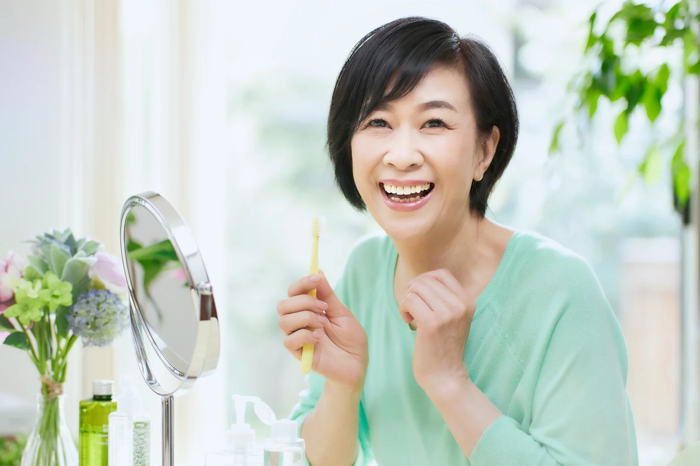 50代からの歯列矯正はデメリットある？高齢矯正のリスクと対処【日本歯科静岡院長が解説！】の参考画像