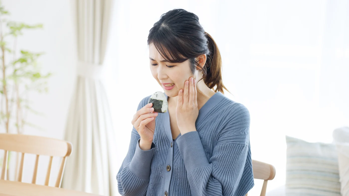 矯正が痛くて食べれないのはいつまで？痛みのピークと対処法を解説【日本歯科静岡院長が解説！】の参考画像