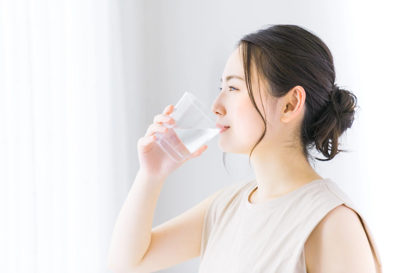 マウスピース矯正中に飲める飲み物は？避ける飲料と着色対策を解説【静岡歯科院長が解説！】の参考画像