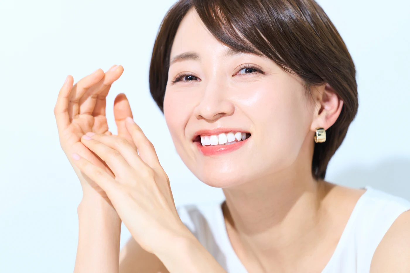 セラミック矯正を選ぶ芸能人が多い理由！仕上がりと費用の実情を紹介【日本歯科静岡院長が解説！】の参考画像