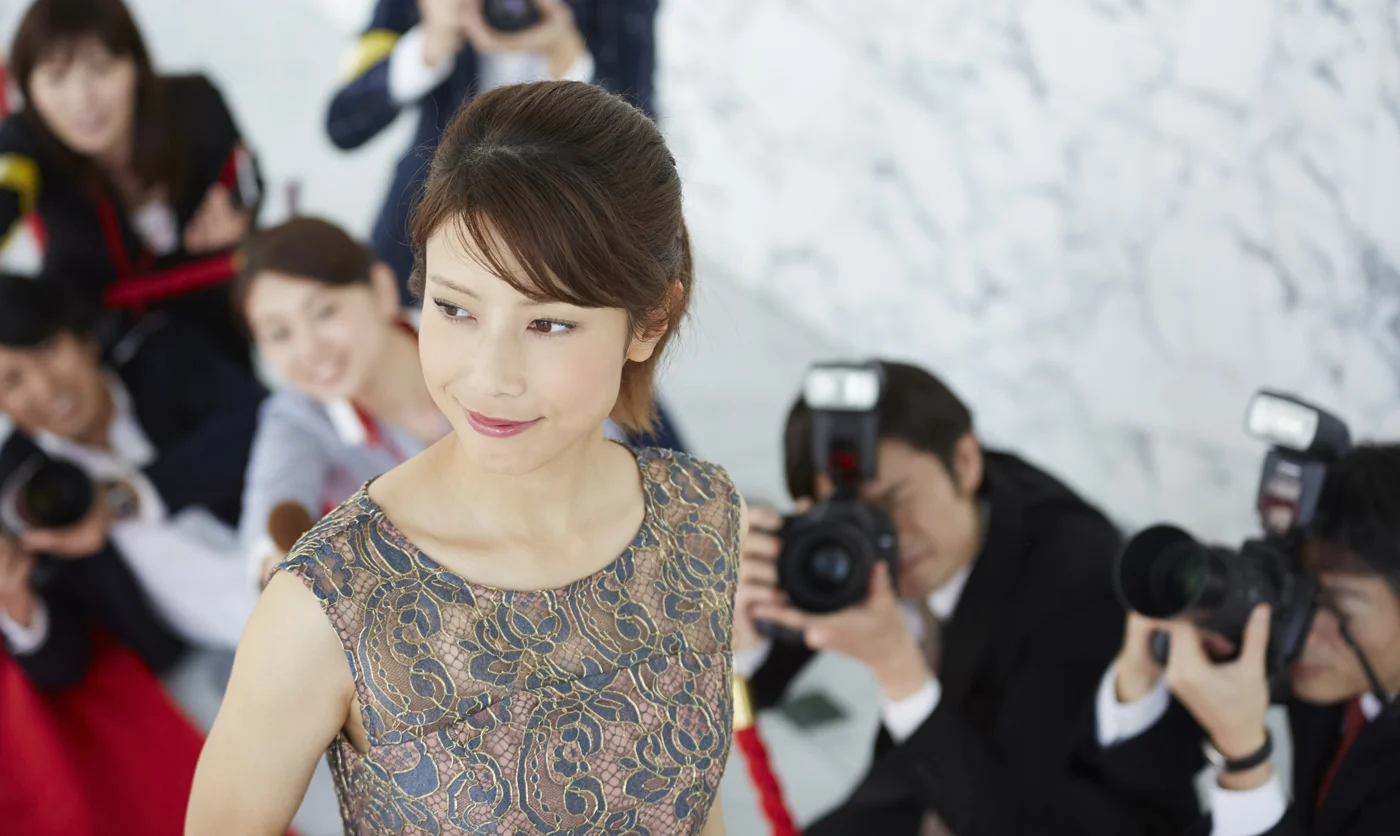 芸能人も選ぶ！目立ちにくい白いワイヤー矯正のメリットを解説！【静岡歯科が解説！】の参考画像